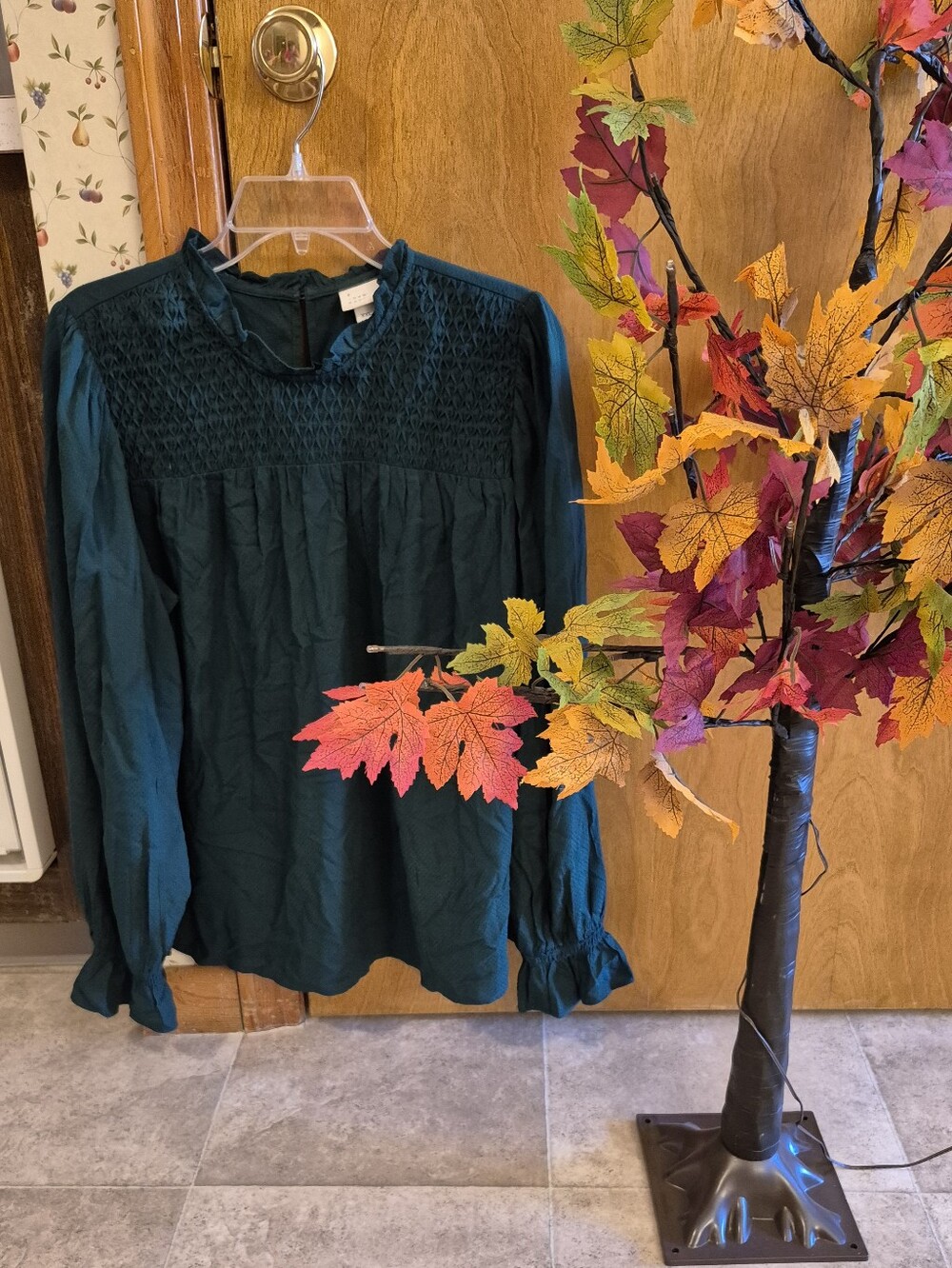 Dark Green Women’s Smocked Yoke Long-Sleeve Blouse. Good Condition. Size XXL